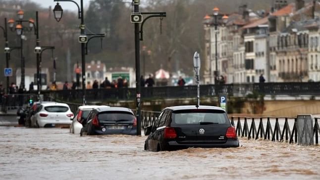 Floods in France, residents being evacuated from the southwest