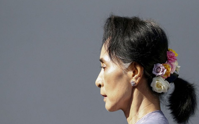 Suu Kyi in prison clothes