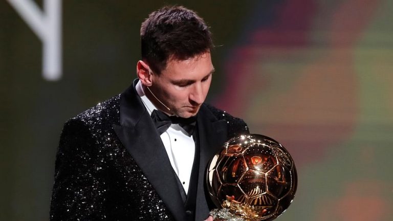 Messi in the hands of the seventh Ballon d'Or