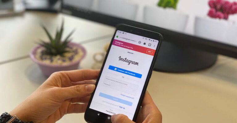 Instagram Stories Anonymously with The Help of Dumpor:
