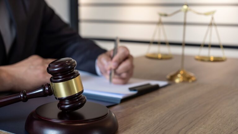 Want to work with an experienced Los Angeles Attorney? Check out the details