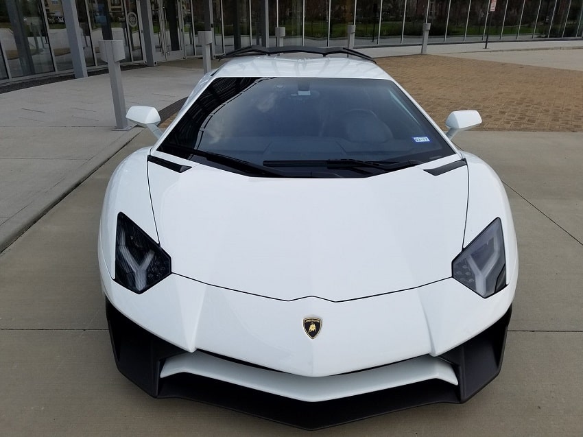 Vehicle Reviews You Need To Look Before Renting a Lamborghini