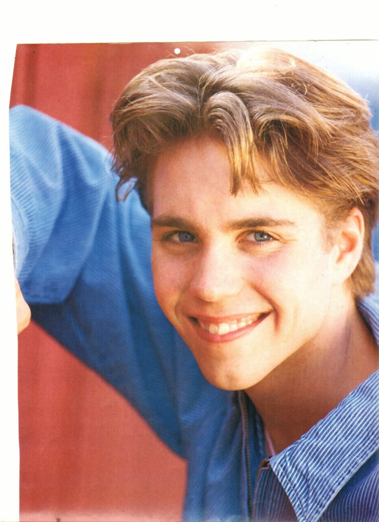 Jonathan Brandis pinups